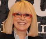 Mireille Darc à Beaune en avril 2011