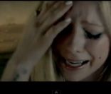Avril Lavigne en larmes dans son nouveau clip, Wish You Were Here