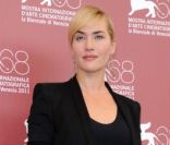 L\'actrice Kate Winslet, dans un total look noir, était à Venise pour défendre la mini-série <em>Mildred Pierce</em>. Le 2 septembre 2011.<br />