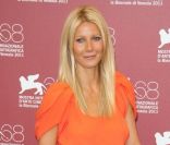 L'actrice Gwyneth Paltrow, rayonnante dans sa robe Prada, lors du photocall du film  Contagion . Venise, le 3 septembre 2011. 