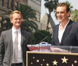 Neil Patrick Harris reçoit son étoile sur Hollywood Boulevard, le 15 spetembre 2011. Ici avec Jason Segel de  How I met your mother . 
