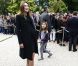 Le Président Nicolas Sarkozy et son épouse Carla Bruni-Sarkozy saluent  les visiteurs venus découvrir le palais de l'Elysée ouvert à l'occasion  des Journées européennes du patrimoine le 17 septembre 2011