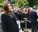 Le Président Nicolas Sarkozy et son épouse Carla Bruni-Sarkozy saluent  les visiteurs venus découvrir le palais de l'Elysée ouvert à l'occasion  des Journées européennes du patrimoine le 17 septembre 2011