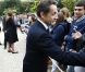 Le Président Nicolas Sarkozy et son épouse Carla Bruni-Sarkozy saluent  les visiteurs venus découvrir le palais de l'Elysée ouvert à l'occasion  des Journées européennes du patrimoine le 17 septembre 2011