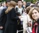 Le Président Nicolas Sarkozy et son épouse Carla Bruni-Sarkozy saluent  les visiteurs venus découvrir le palais de l'Elysée ouvert à l'occasion  des Journées européennes du patrimoine le 17 septembre 2011