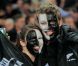 Les supporters néo-zélandais attendent avec impatience le sacre annoncé de leur équipe et affiche un soutient inconditionnel à leurs joueurs en s'habillant intégralement de noir