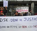 Les associations féministes manifestent devant le siège de TF1 pendant l'interview de Dominique Strauss-Kahn au 20 heures de Claire Chazal, à Paris, le 18 septembre 2011.