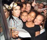 Amy Winehouse tire la langue... Quel talent !