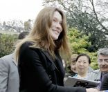 Carla-Bruni Sarkozy et son mari Nicolas Sarkozy ont accueilli les visiteurs des Journées du Patrimoine le samedi 17 septembre 2011