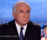 Tristane Banon revisionne les passages importants de l'interview de Dominique Strauss-Kahn (sur TF1), sur le plateau du  Grand journal  de Canal+, le 19 septembre 2011.