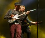 Chris Martin de Coldplay à Glastonbury en juin 2011