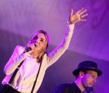 Clotilde Courau sur la scène du Festival Muzik\'Elles, à Meaux. 24 septembre 2011