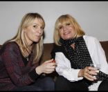  Katia et Seda Aznavour en coulisse. 
 Charles Aznavour, mercredi 28 septembre 2011, était bien entouré pour la soirée spéciale au profit de l'association Aznavour pour l'Arménie, à l'Olympia. Plein d'amis sur scène, plein d'amis dans la salle... 