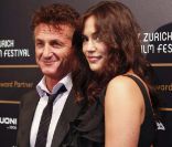 Sean Penn et Shanon Costello officialisent leur amour sur le tapis rouge du festival de Zurich qui honore par la même occasion l\'acteur américain. Le 28 septembre 2011.