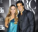 Cristiana Arcangeli et son mari à la soirée organisée par la Brésilienne pour le  lancement de sa   nouvelle gamme de cosmétiques à L'Arc à Paris, le 1e  octobre 2011