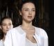 Miranda Kerr minimal-chic sur le podium de Stella McCartney à Parisl e 3 octobre 2011