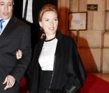 Scarlette Johansson sort de l'hôtel Plaza à New York avec le maire de Manhattan, le 3 octobre 2011