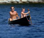 Louis Sarkozy et son papa en 2007, en vacances. 