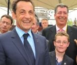 Louis Sarkozy et son papa Nicolas Sarkozy en 2008. 