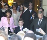 Cécilia Attias et son fils Louis Sarkozy lors du mariage de Jeanne-Marie en mai 2008.<br />