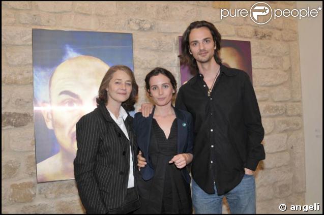 Charlotte Rampling et David Jarre à l'exposition d'Ara Starck