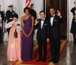 Michelle et Barack Obama lors du dîner d\'état organisé en l\'honneur du président sud-coréen Lee Myung-bak et de son épouse Kim Yun-ok. Washington le 13 octobre 2011