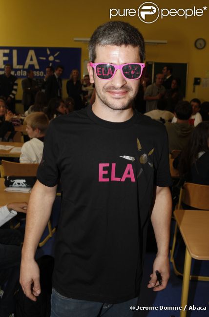 Grégoire, parrain d'Ela, dicte la dictée d'Ela, au collège Maréchal Leclerc, à Puteaux, le 17 octobre 2011