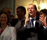 Le soir de la victoire de François Hollande, Ségolène Royal affiche sa solidarité au siège du Parti socialiste, le 16 octobre 2011.<br />