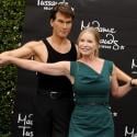 Patrick Swayze : Sa veuve face à son double de cire, c'est bizarre