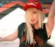 Après un an sans nouveauté, The Ting Tings revient avec  Hang it up , premier extrait d'un album attendu pour janvier 2012. Pour les besoins du clip, Katie White et Jules de Martino traînent au skate park et se tapent un délire à la  Kill Bill .