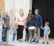 Britney Spears en famille, en compagnie de son chéri Jason Trawick et ses fils, dans les rues de Paris le 4 octobre 2011