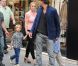 Britney Spears en famille dans les rues de Paris le 4 octobre 2011