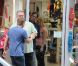 Britney Spears en famille dans les rues de Paris le 4 octobre 2011