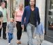 Britney Spears en famille dans les rues de Paris le 4 octobre 2011