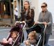 Sarah Jessica Parker en balade dans les rues de New York avec ses jumelles Tabitha et Marion, le 20 octobre 2011