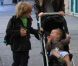 Sarah Jessica Parker en balade dans les rues de New York avec ses jumelles Tabitha et Marion accompagne son grand fils James qui se rend à l'école, le 20 octobre 2011