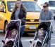 Sarah Jessica Parker en balade dans les rues de New York avec ses jumelles Tabitha et Marion, le 20 octobre 2011