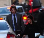Jean Sarkozy et son épouse Jessica ont rendus visite à Carla Bruni et ont rencontré la petite Giulia. Clinique de la Muette, Paris, le 21 octobre 2011
