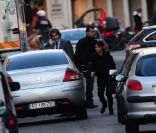 Jean et Jessica Sarkozy sont venus rendre visite à Carla Bruni et faire la connaissance de la petite Giulia. Clinique de la Muette, Paris, le 21 octobre 2011