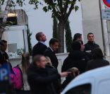 Nicolas Sarkozy quitte la Clinique de la Muette, Paris, le 21 octobre 2011