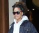 Rihanna sort de son hôtel parisien le 19 octobre 2011 pour se rendre à Lyon où elle donne un concert le soir même