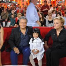 Helena Noguerra, Christian Clavier, Muriel Robin lors de l'enregistrement de Vivement dimanche (diffusion le 30 octobre 2011)