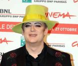 Boy George et son joli chapeau sur le tapis rouge pour la présentation de  The Lady  au festival du film international de Rome, le 27 octobre 2011.