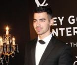 Joe Jonas pose à l\'occasion de la soirée Grey Goose Winter Ball, organisée à Londres, le samedi 29 octobre 2011.