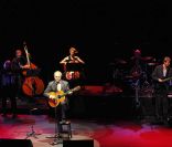 Pierre Perret fête 55 ans de carrière à L'Olympia, à Paris, le 28 octobre 2011.