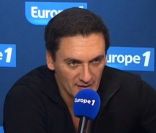 Dany Brillant au micro de Nikos Aliagas lors de la matinale d'Europe 1 le 1er novembre 2011 