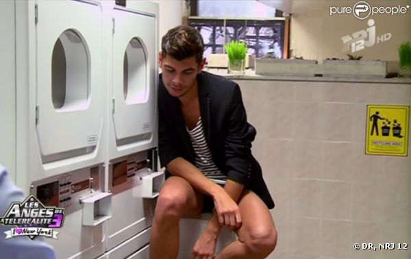 Guillaume pose dans les Anges de la télé-réalité 3, mardi 1 novembre 2011 sur NRJ 12