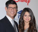 Selena Gomez et Rich Ross lors du Fulfillment Fund Stars Gala à Beverly Hills, le 1 novembre 2011