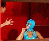 Helena Noguerra sur le tournage de Peep Show Hero.