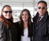 Jessica Springsteen entourée de ses parents Patti Scialfa et Bruce Springsteen lors du Wondsor Horse Show en mai 2011, épreuve dans laquelle elle s'est imposée. 
